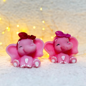 Acasa - Lumanari parfumate si buchete de flori 4 Marturie de botez din ceara de soia elefantel roz pentru fetite