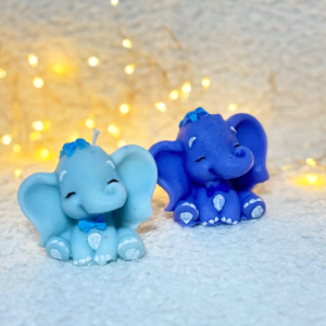 Acasa - Lumanari parfumate si buchete de flori 3 Marturie de botez din ceara de soia elefantel albastru pentru baietei